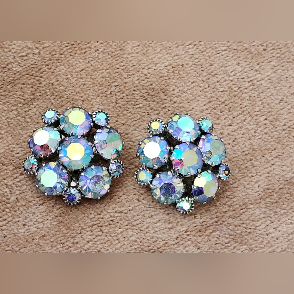 Vintage Weiss sparkly clip earrings